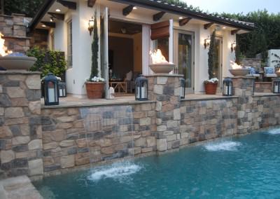 Celebrity House - pool, fire bowls, outdoor living room