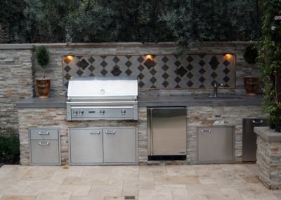 The Winns - Outdoor kitchen with top of the line equipment